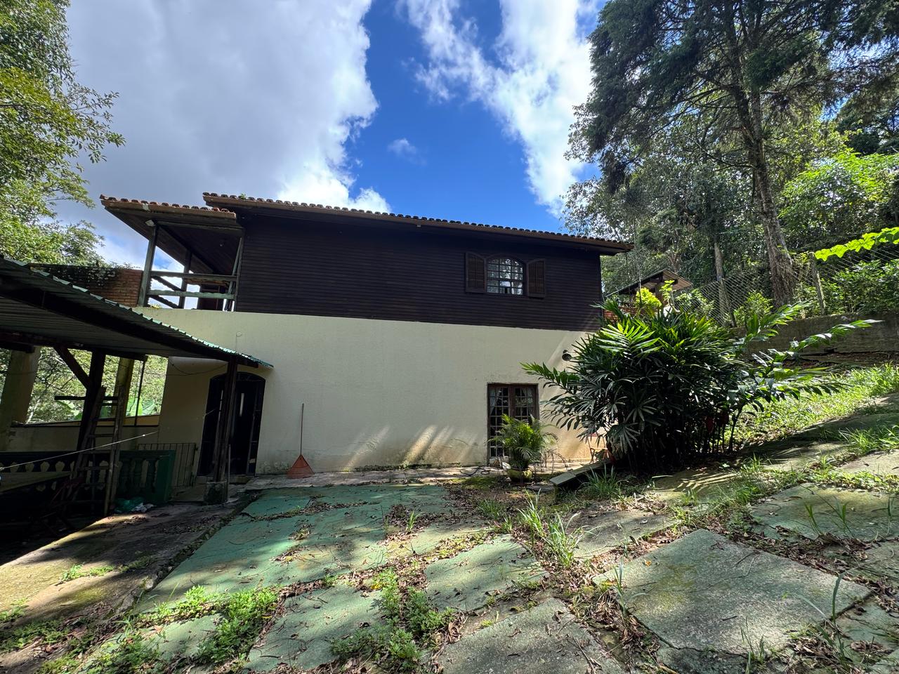 Casa em condomínio(1.800m²) 04 Dormitórios, 10 vagas