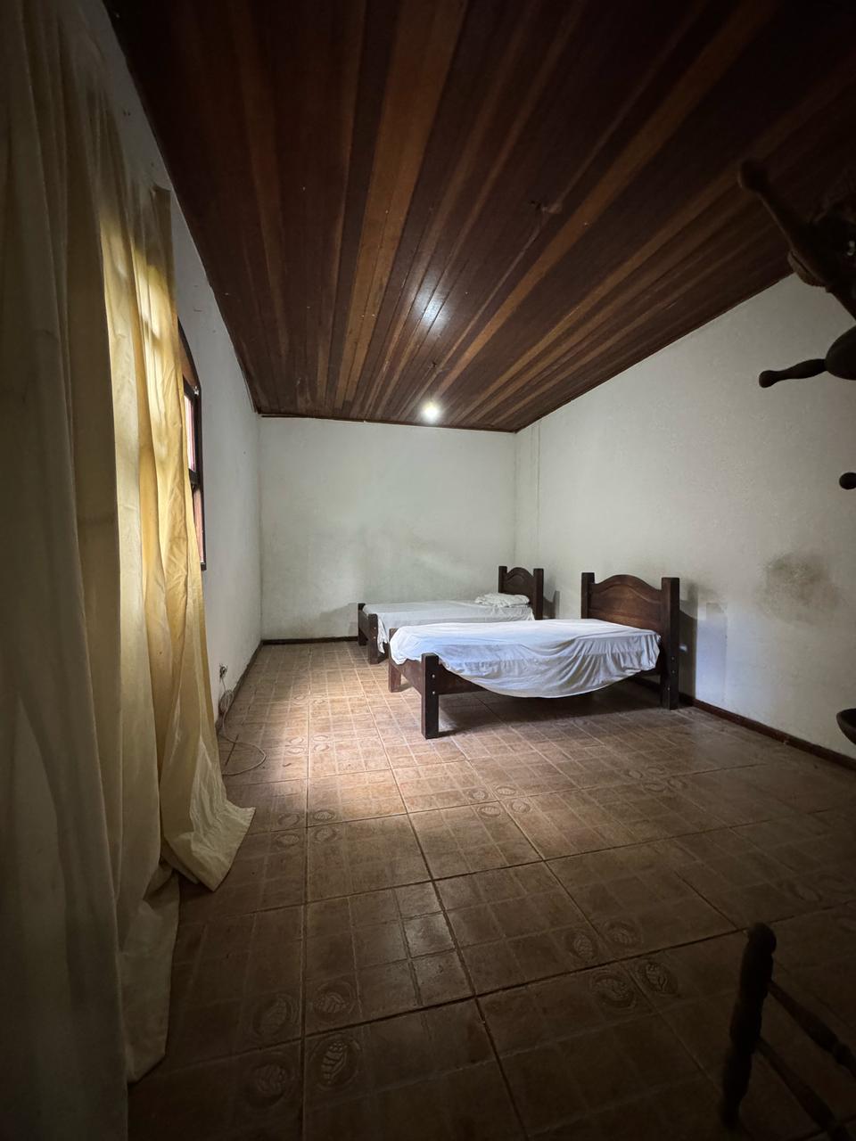 Casa em condomínio(1.800m²) 04 Dormitórios, 10 vagas