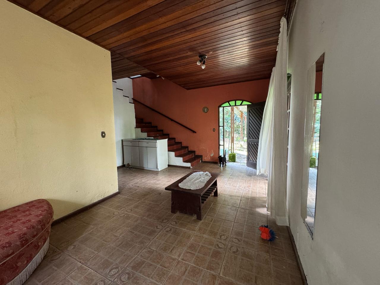 Casa em condomínio(1.800m²) 04 Dormitórios, 10 vagas