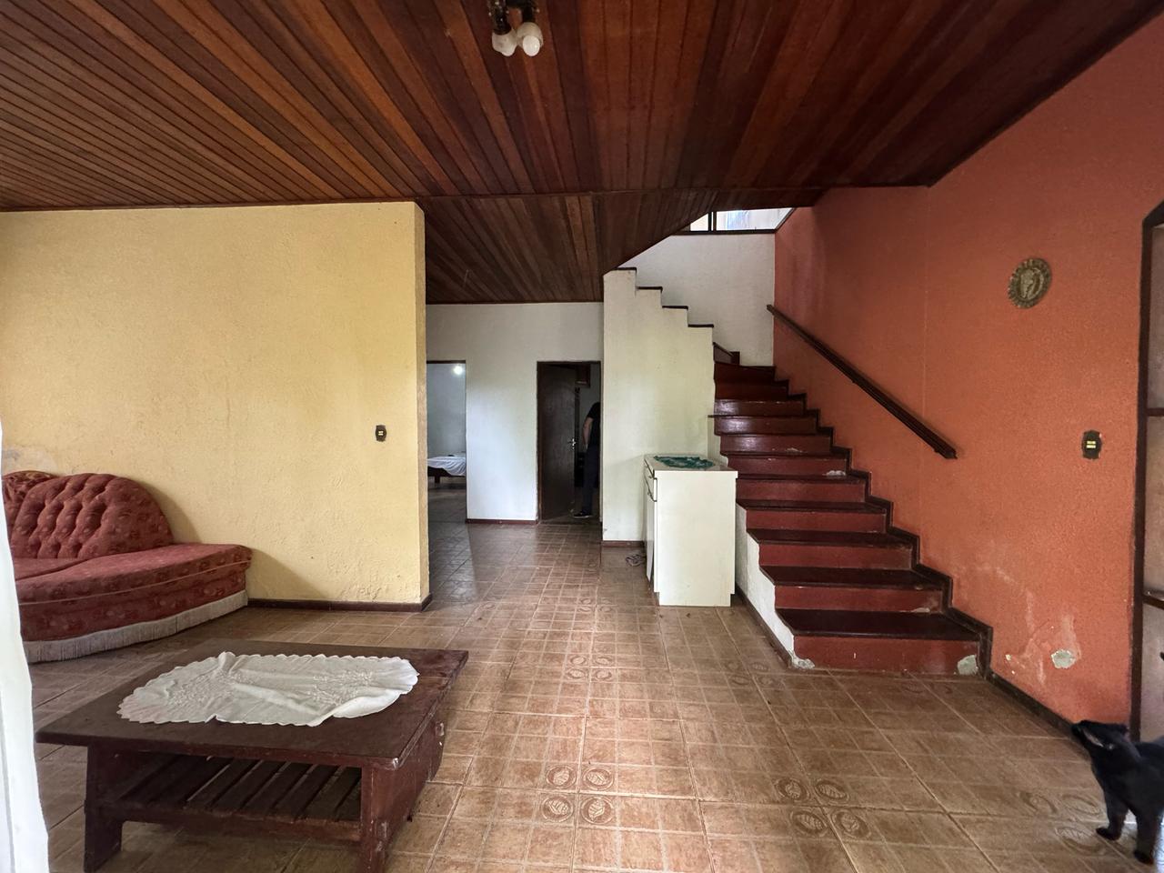 Casa em condomínio(1.800m²) 04 Dormitórios, 10 vagas