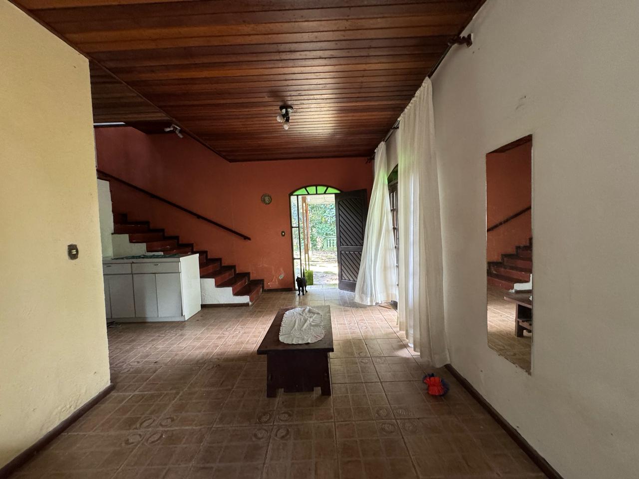 Casa em condomínio(1.800m²) 04 Dormitórios, 10 vagas