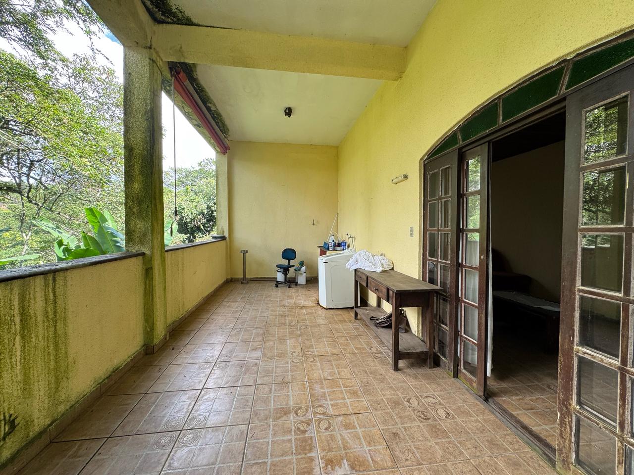 Casa em condomínio(1.800m²) 04 Dormitórios, 10 vagas