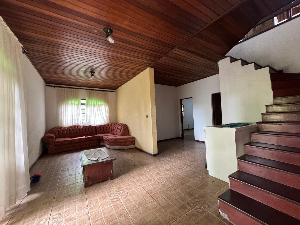 Casa em condomínio(1.800m²) 04 Dormitórios, 10 vagas