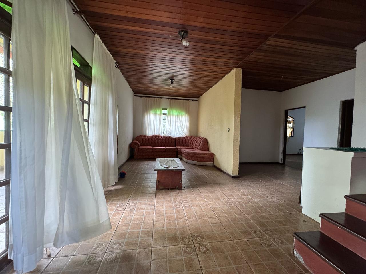 Casa em condomínio(1.800m²) 04 Dormitórios, 10 vagas