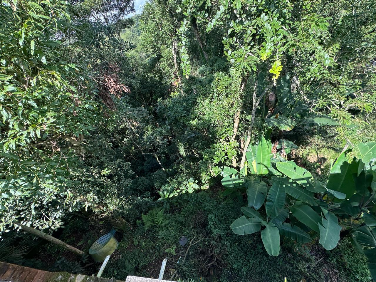 Casa em condomínio(1.800m²) 04 Dormitórios, 10 vagas