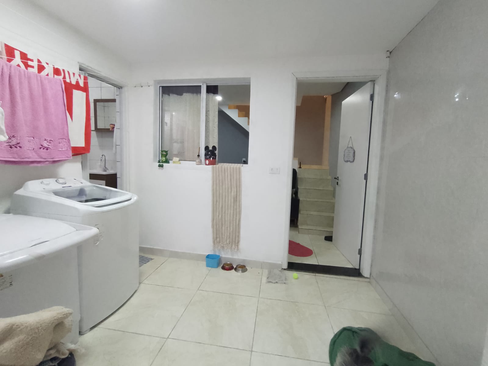 Casa em viela com 02 Dormitórios, sala, cozinha, 02 banheiros, sem garagem
