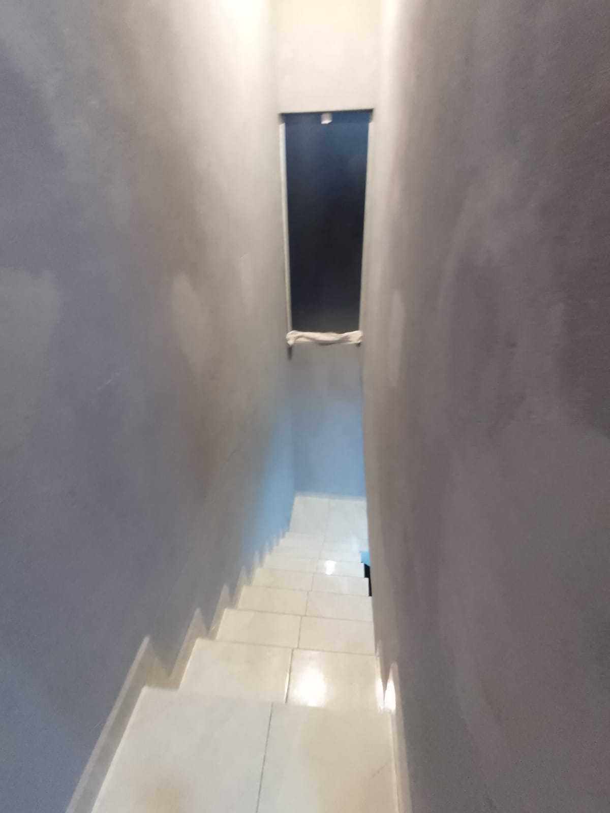 Casa em viela com 02 Dormitórios, sala, cozinha, 02 banheiros, sem garagem