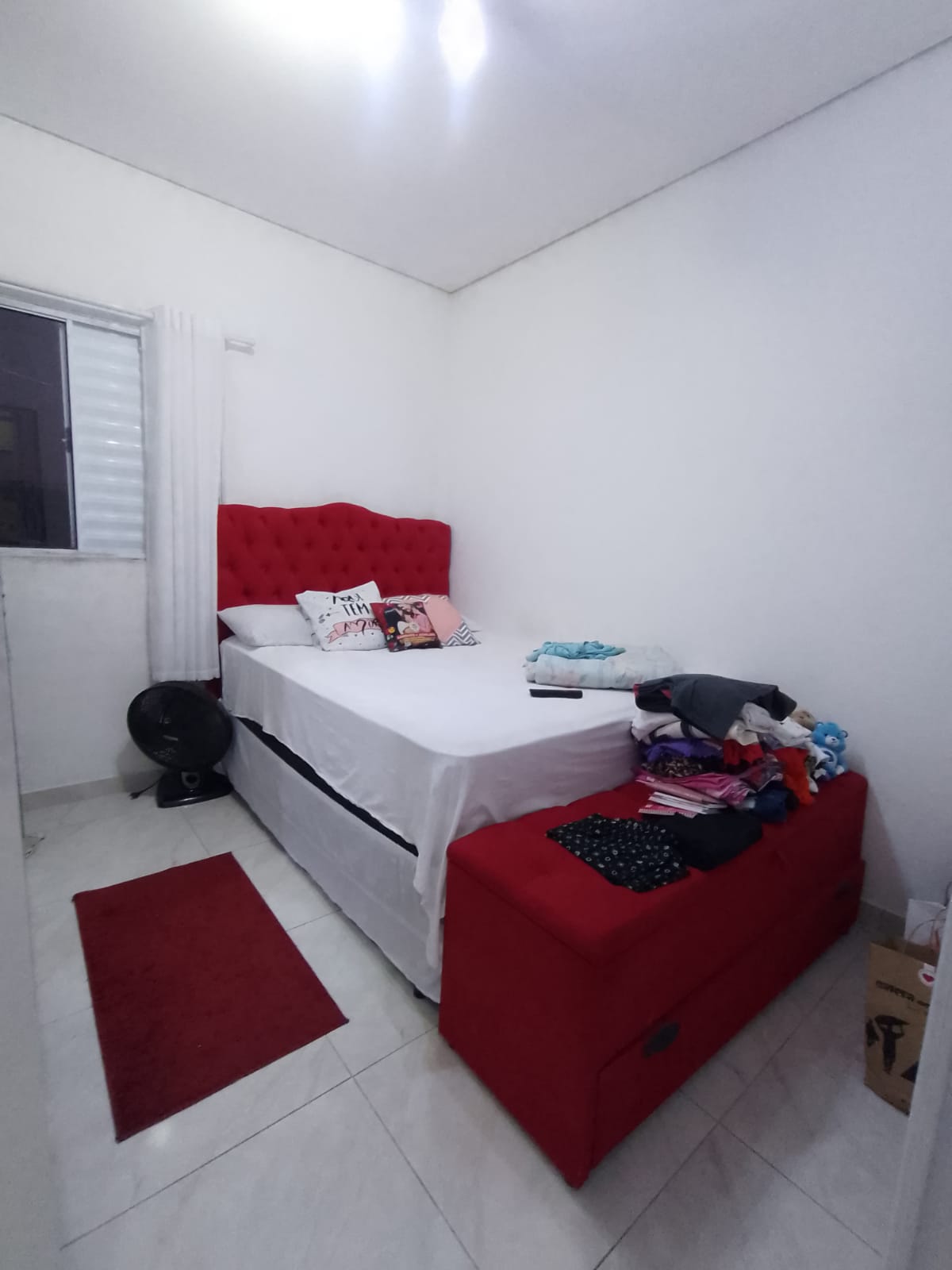 Casa em viela com 02 Dormitórios, sala, cozinha, 02 banheiros, sem garagem