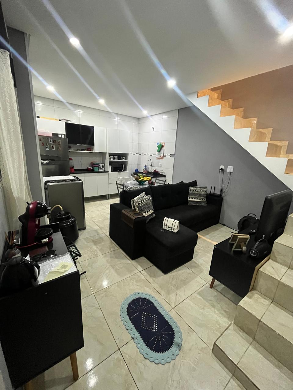 Casa em viela com 02 Dormitórios, sala, cozinha, 02 banheiros, sem garagem