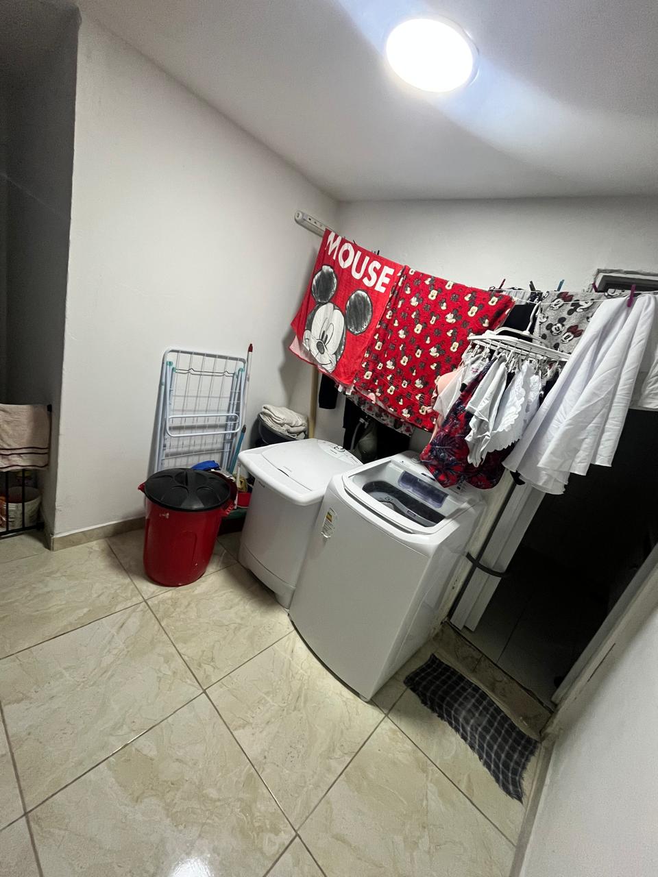 Casa em viela com 02 Dormitórios, sala, cozinha, 02 banheiros, sem garagem