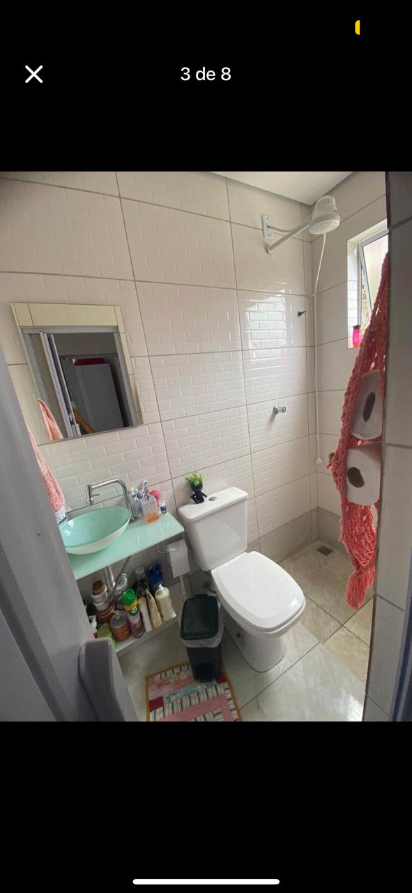 Casa em viela com 02 Dormitórios, sala, cozinha, 02 banheiros, sem garagem