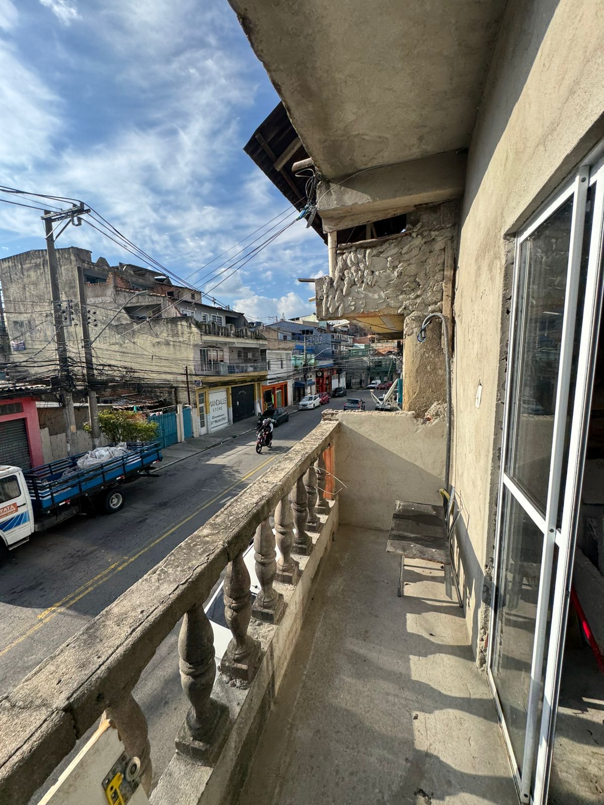 Casa pra renda(150m²) com 06 casas + 01 salão comercial