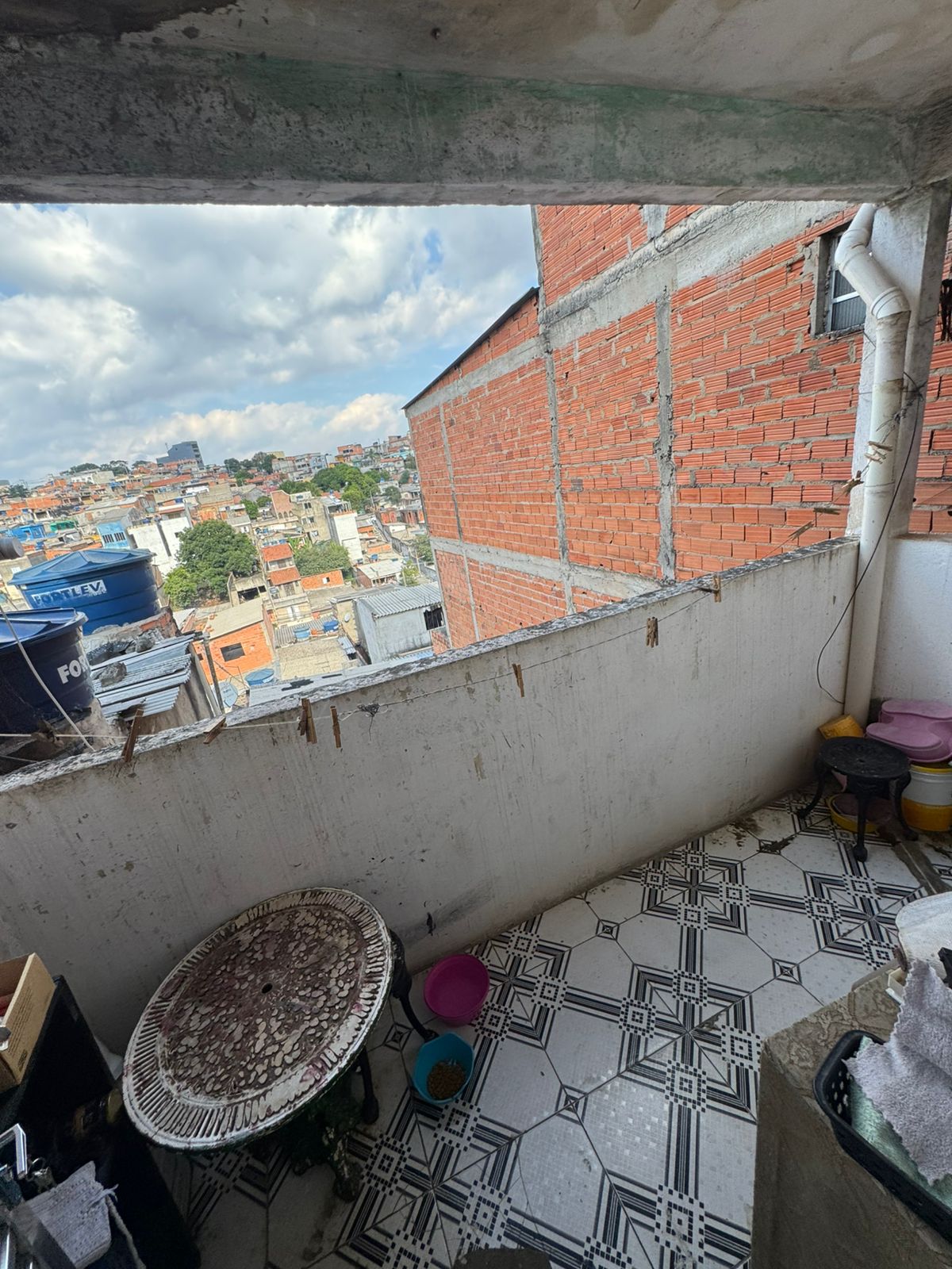 Casa pra renda(150m²) com 06 casas + 01 salão comercial