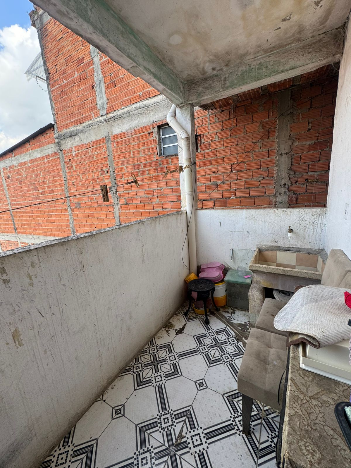 Casa pra renda(150m²) com 06 casas + 01 salão comercial