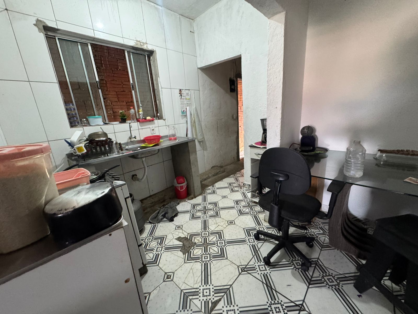 Casa pra renda(150m²) com 06 casas + 01 salão comercial