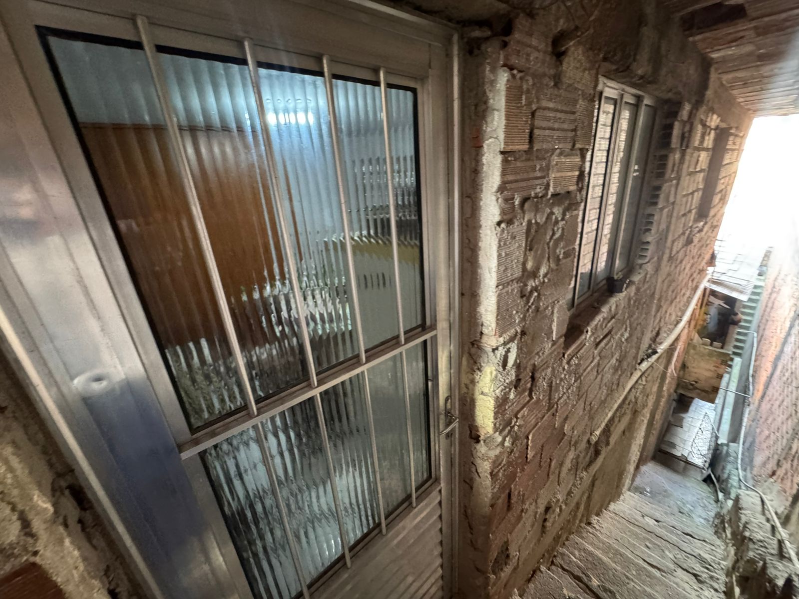 Casa pra renda(150m²) com 06 casas + 01 salão comercial