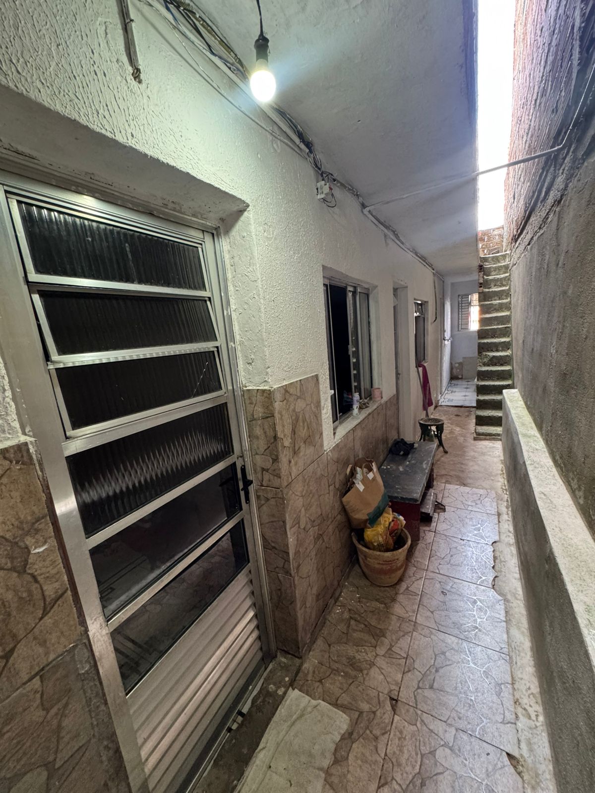 Casa pra renda(150m²) com 06 casas + 01 salão comercial