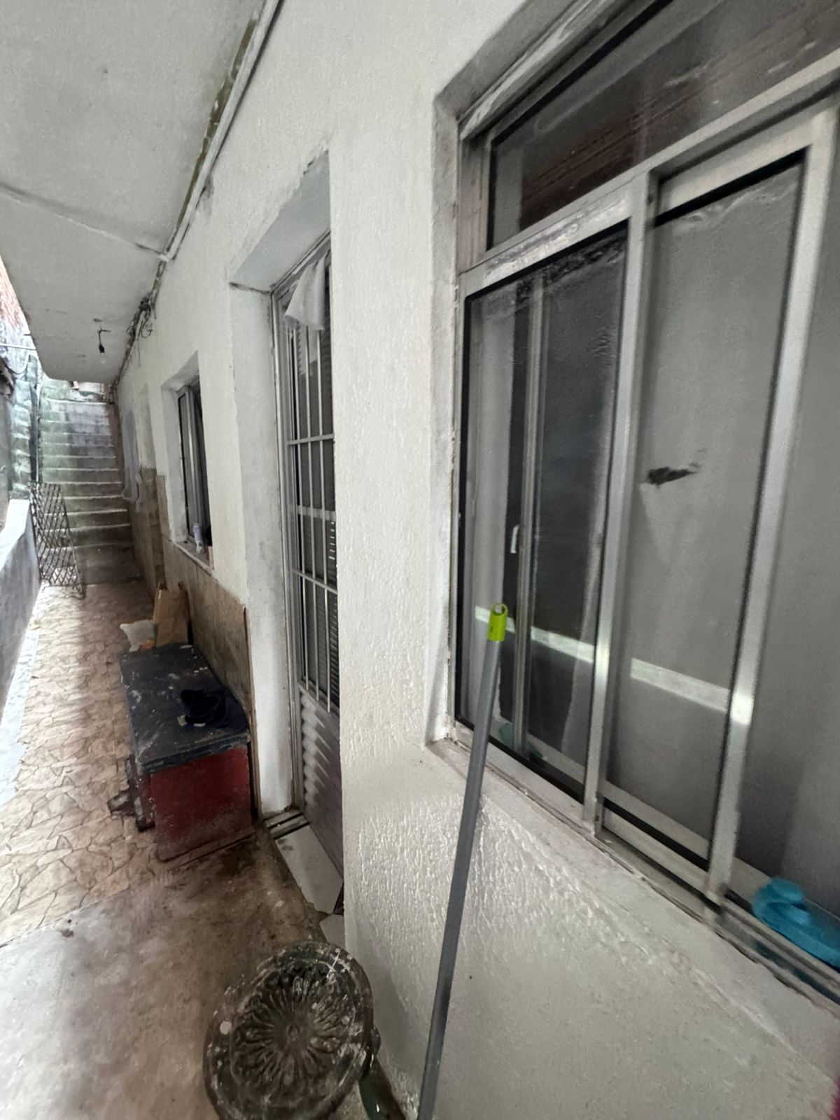 Casa pra renda(150m²) com 06 casas + 01 salão comercial