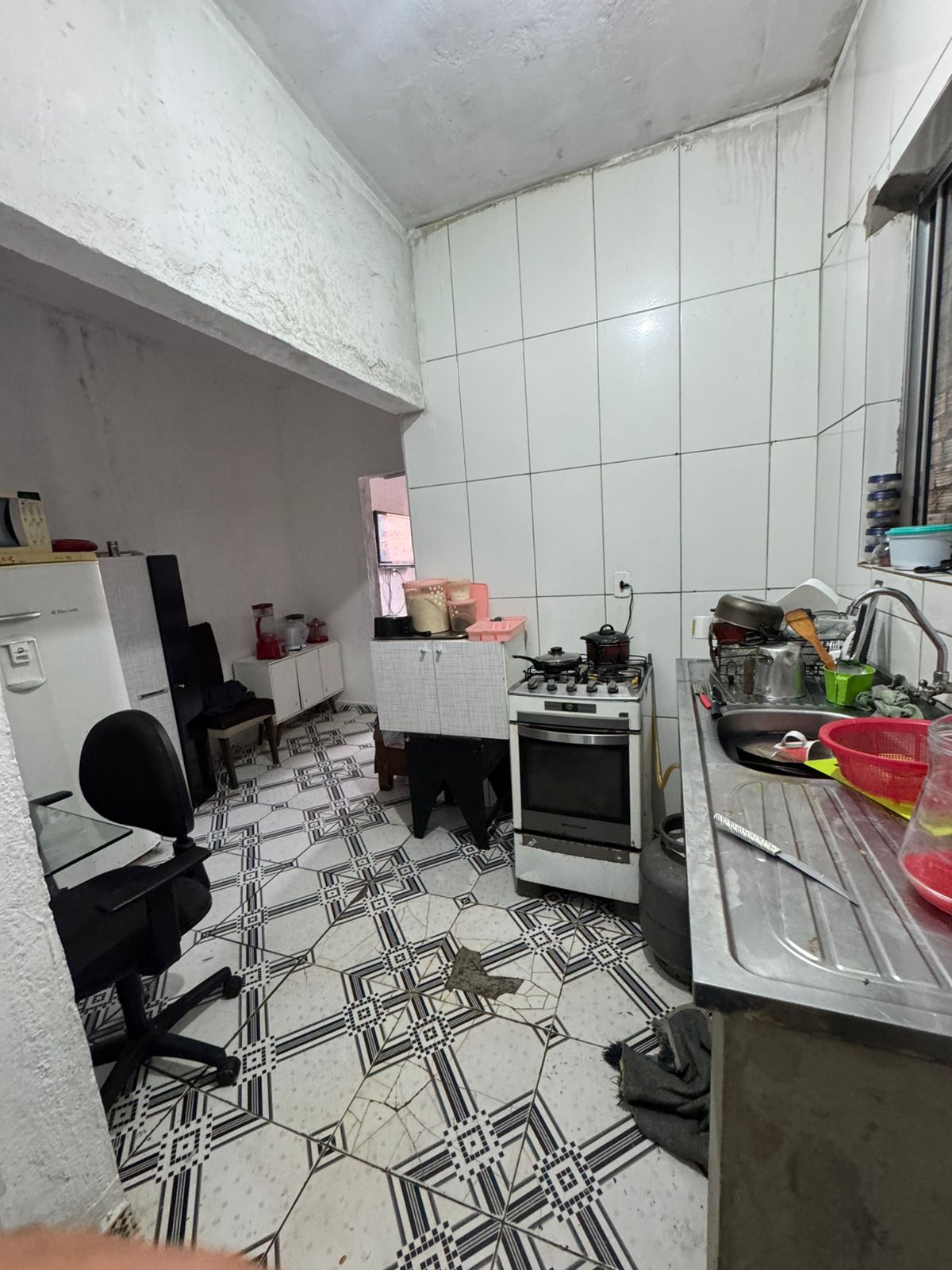 Casa pra renda(150m²) com 06 casas + 01 salão comercial