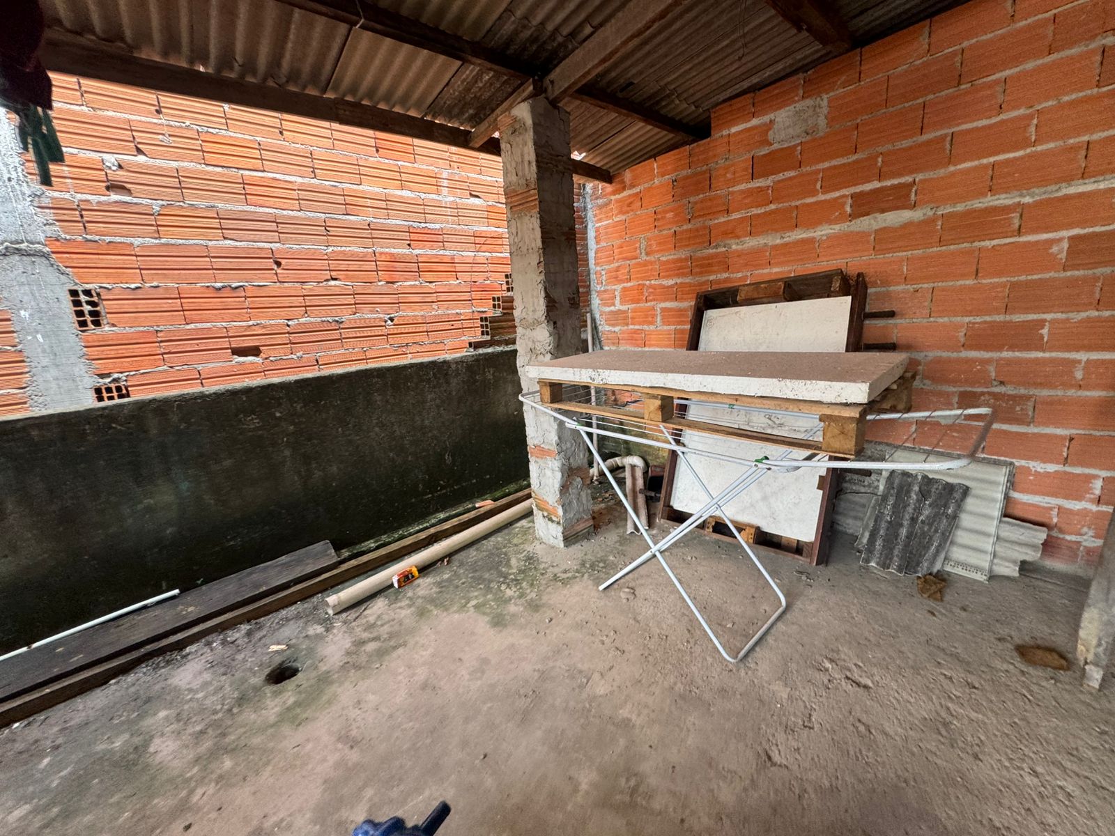 Casa pra renda(150m²) com 06 casas + 01 salão comercial