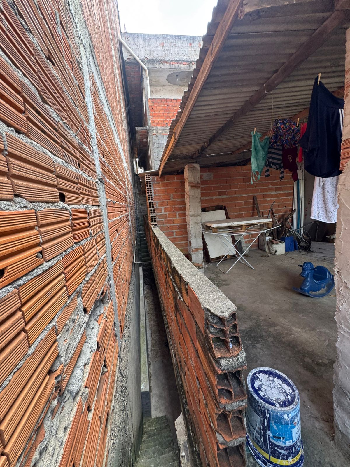 Casa pra renda(150m²) com 06 casas + 01 salão comercial