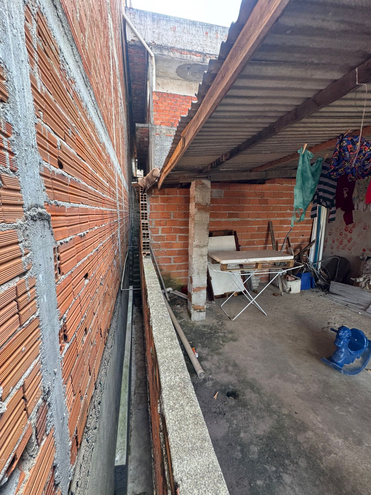 Casa pra renda(150m²) com 06 casas + 01 salão comercial