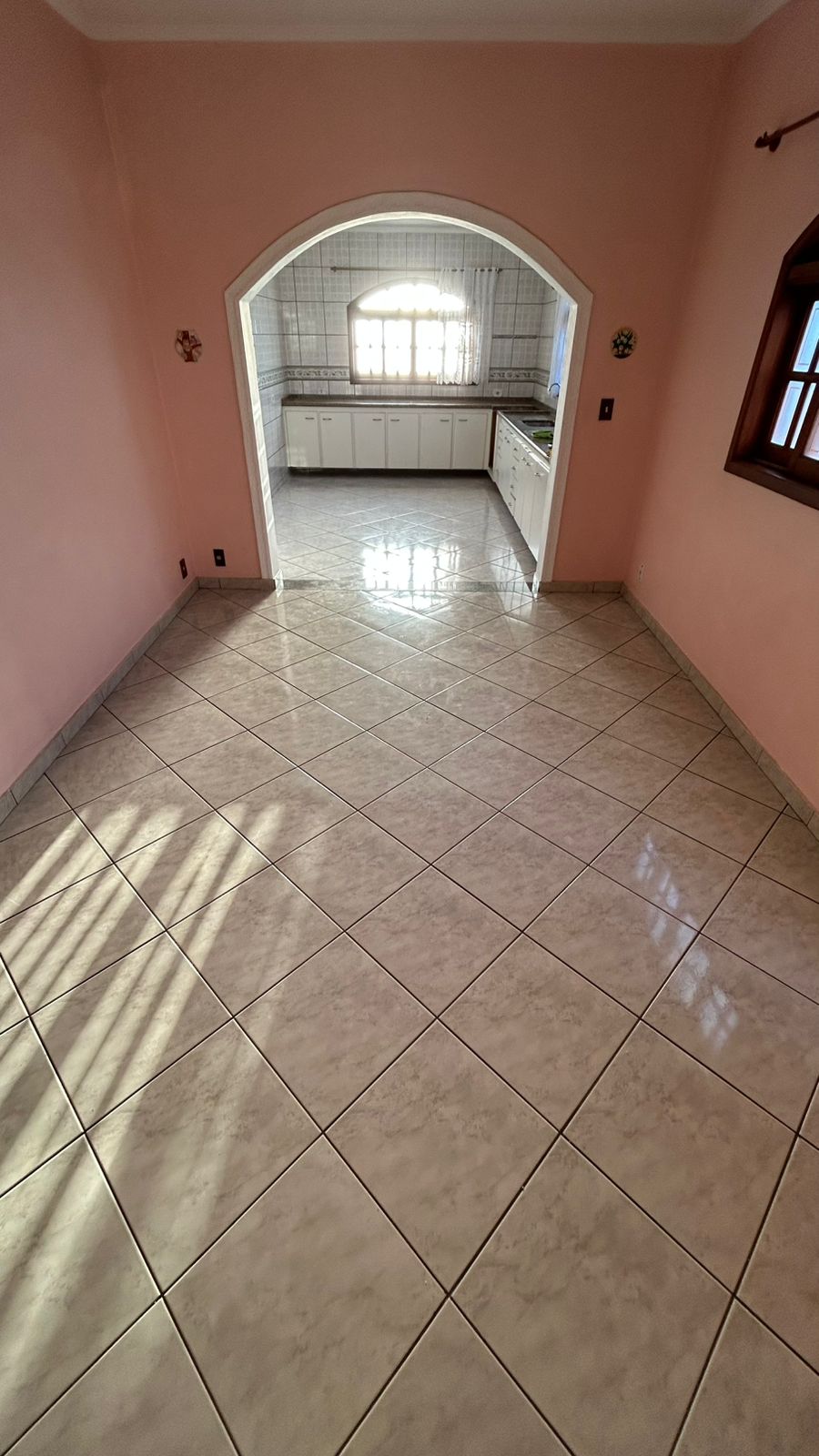 Sobrado(125m²) 03 Dormitórios sendo 02 suítes, 01 vaga