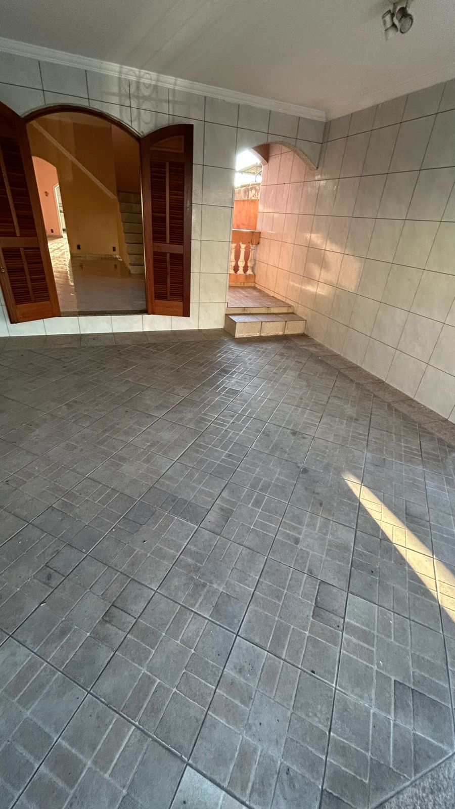 Sobrado(125m²) 03 Dormitórios sendo 02 suítes, 01 vaga