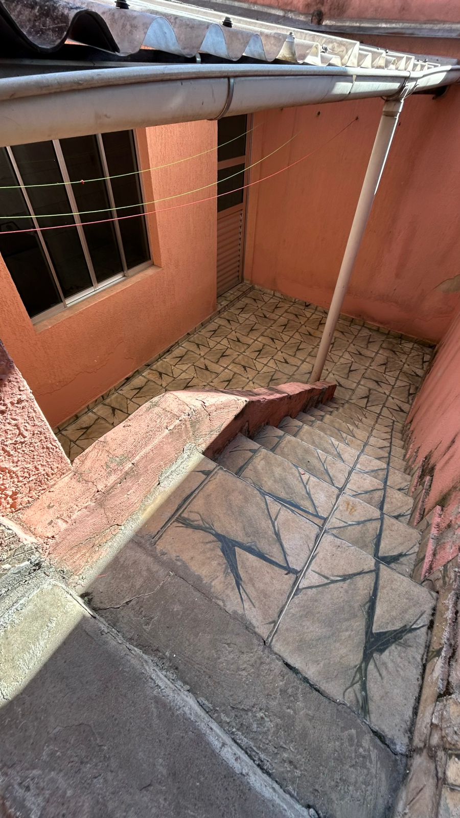 Sobrado(125m²) 03 Dormitórios sendo 02 suítes, 01 vaga
