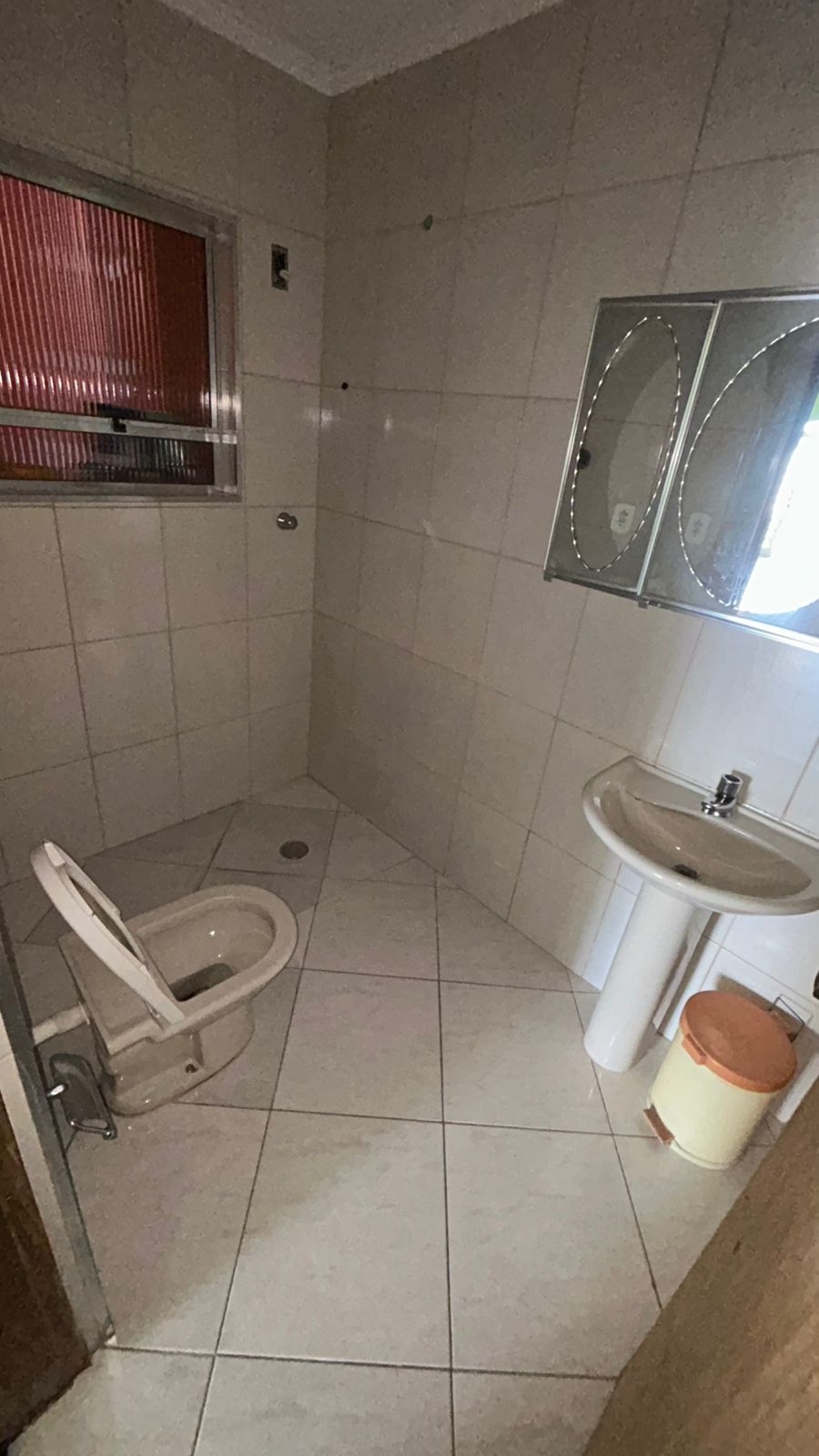Sobrado(125m²) 03 Dormitórios sendo 02 suítes, 01 vaga
