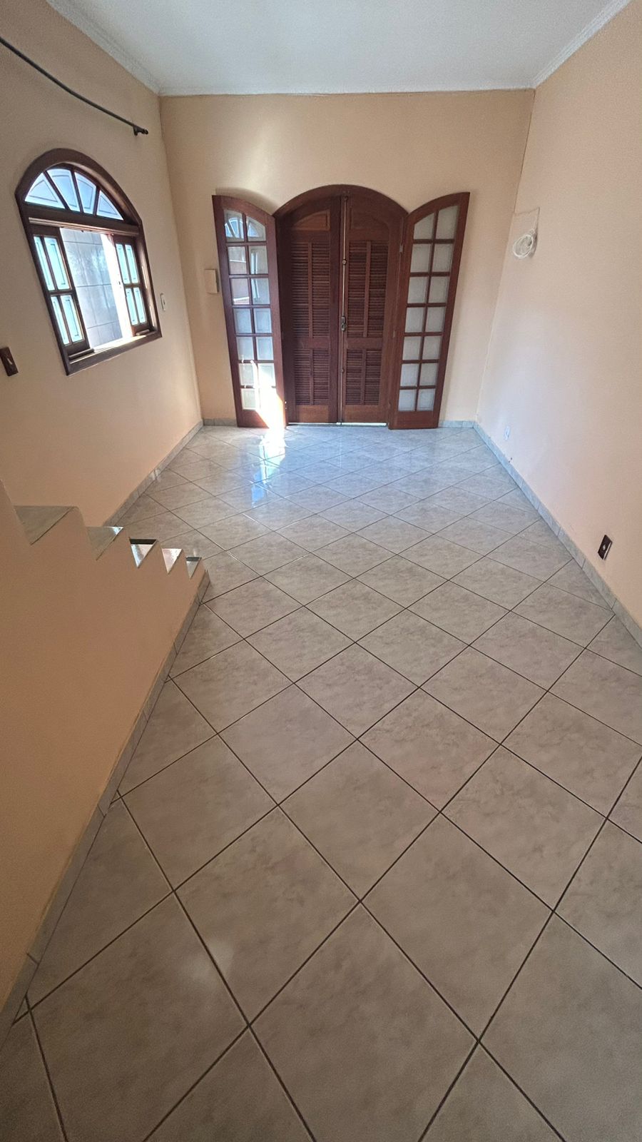 Sobrado(125m²) 03 Dormitórios sendo 02 suítes, 01 vaga