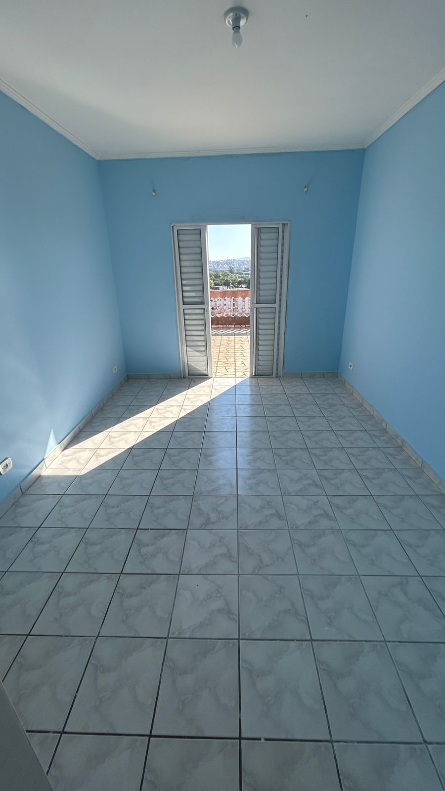 Sobrado(125m²) 03 Dormitórios sendo 02 suítes, 01 vaga