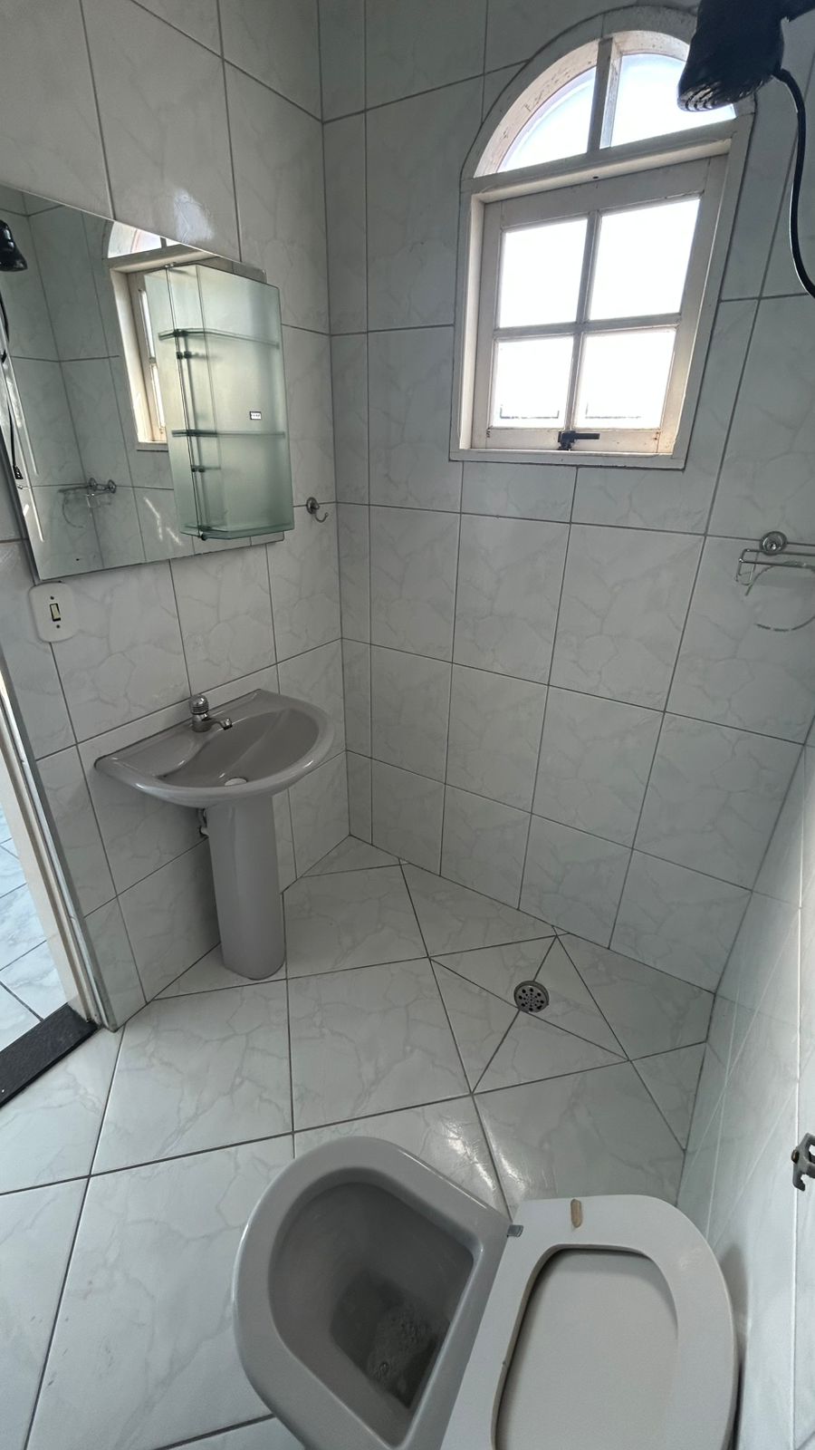 Sobrado(125m²) 03 Dormitórios sendo 02 suítes, 01 vaga