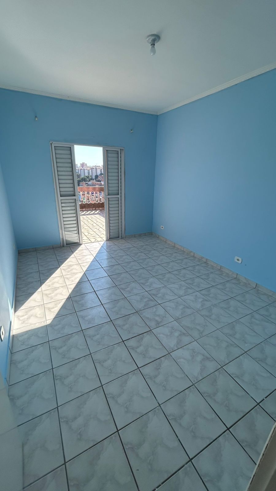 Sobrado(125m²) 03 Dormitórios sendo 02 suítes, 01 vaga