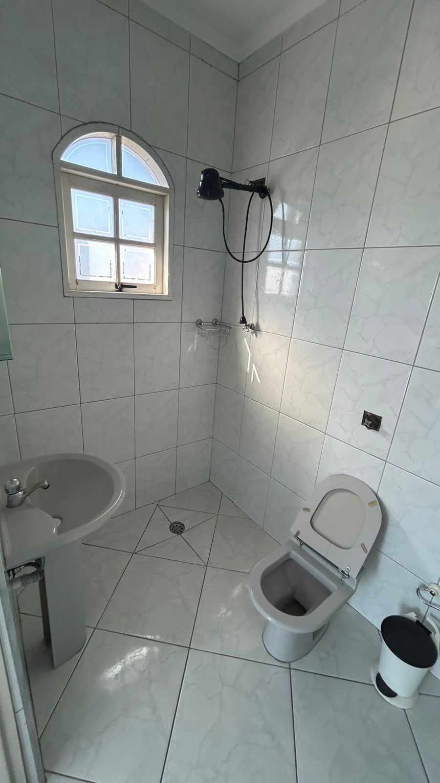 Sobrado(125m²) 03 Dormitórios sendo 02 suítes, 01 vaga