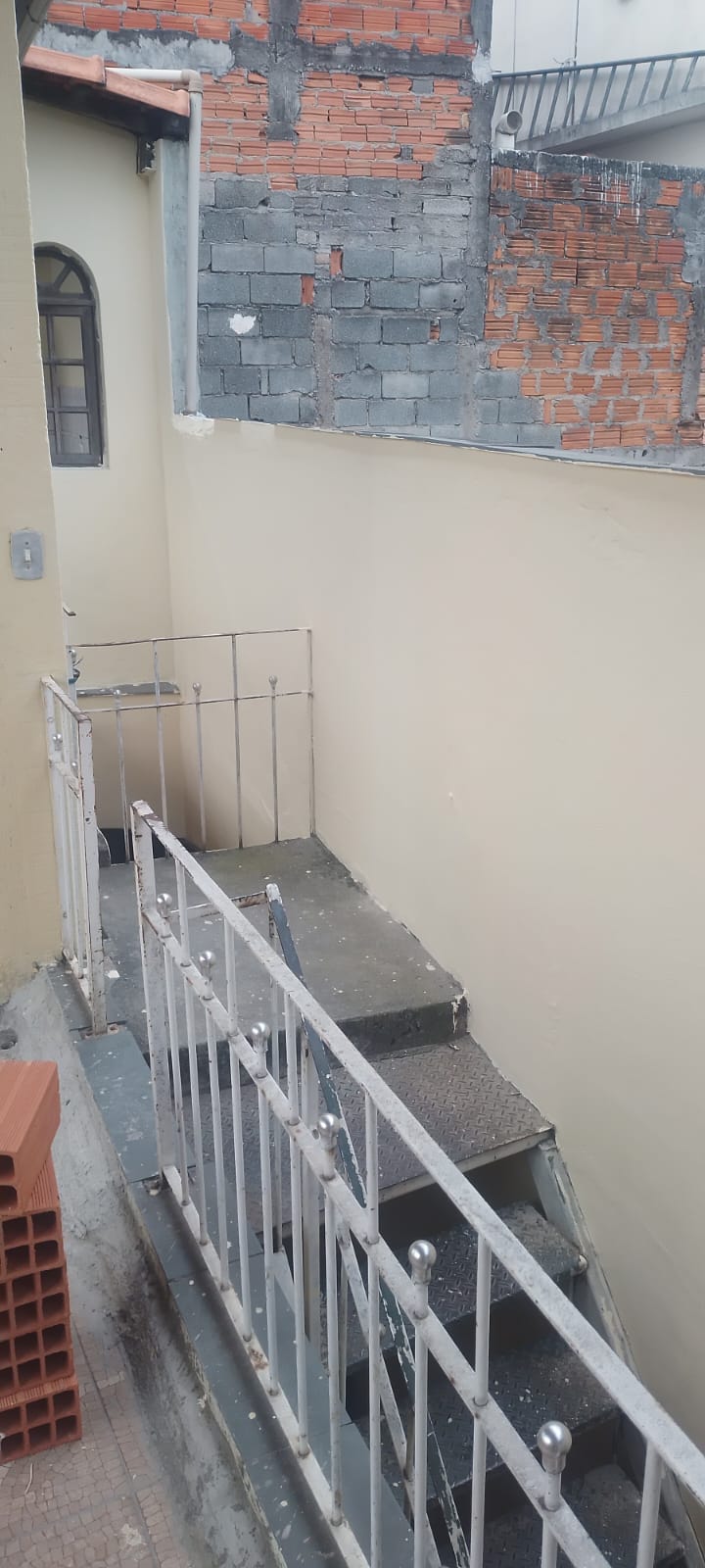 Sobrado pra renda com 03 casas (125m²) 03 vagas 