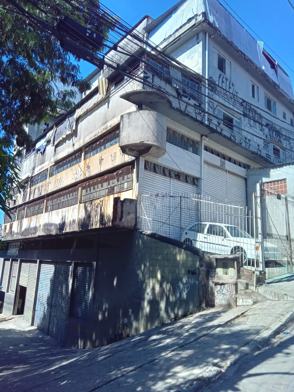 Prédio Versátil com Grandes Oportunidades de Negócio e Moradia!