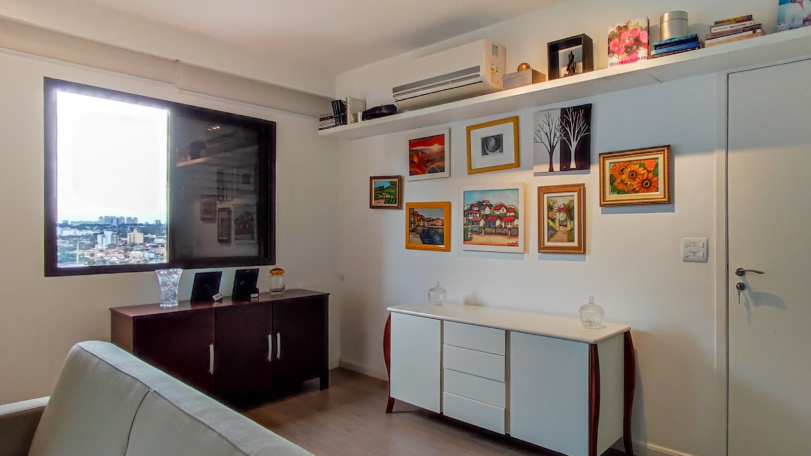 Apto 1 ou 2 Dorm  Living / Jantar Integrados, Área de Serviço c/ Opção de Vaga