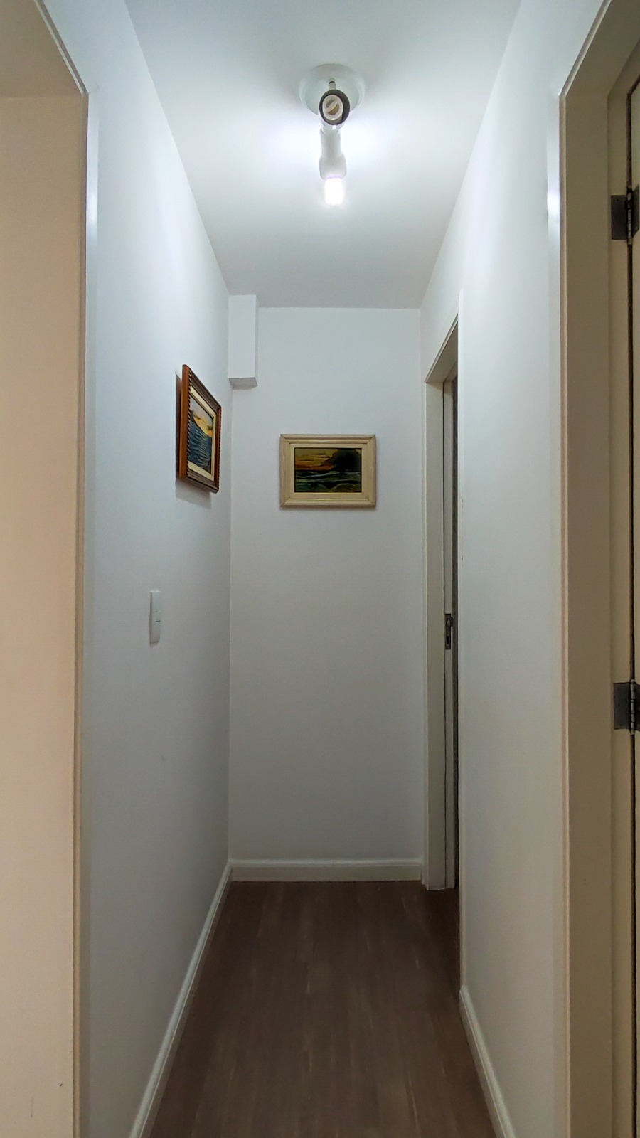 Apto 1 ou 2 Dorm  Living / Jantar Integrados, Área de Serviço c/ Opção de Vaga