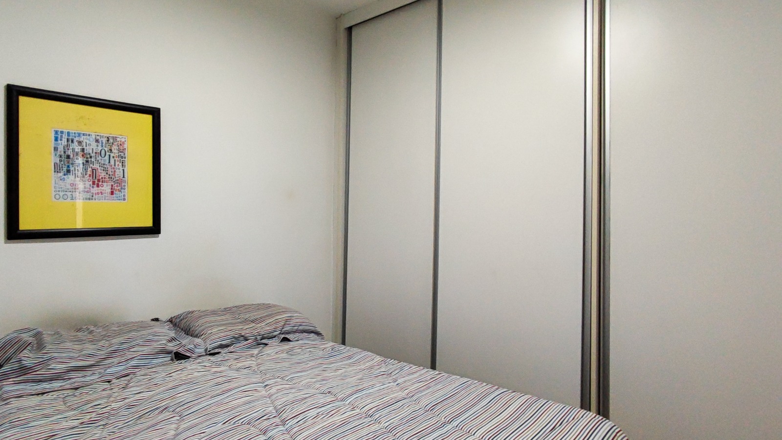 Apto 1 ou 2 Dorm  Living / Jantar Integrados, Área de Serviço c/ Opção de Vaga