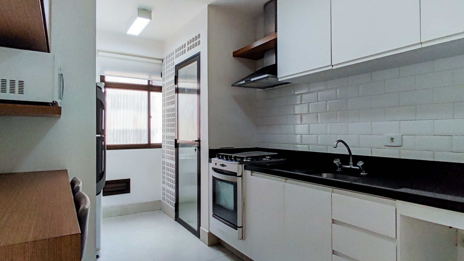 Apto 1 ou 2 Dorm  Living / Jantar Integrados, Área de Serviço c/ Opção de Vaga