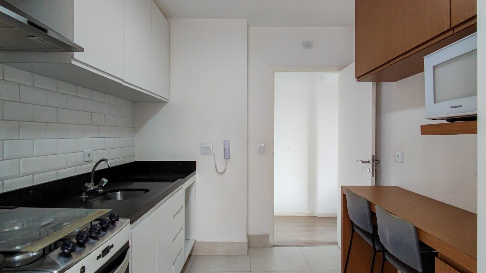 Apto 1 ou 2 Dorm  Living / Jantar Integrados, Área de Serviço c/ Opção de Vaga