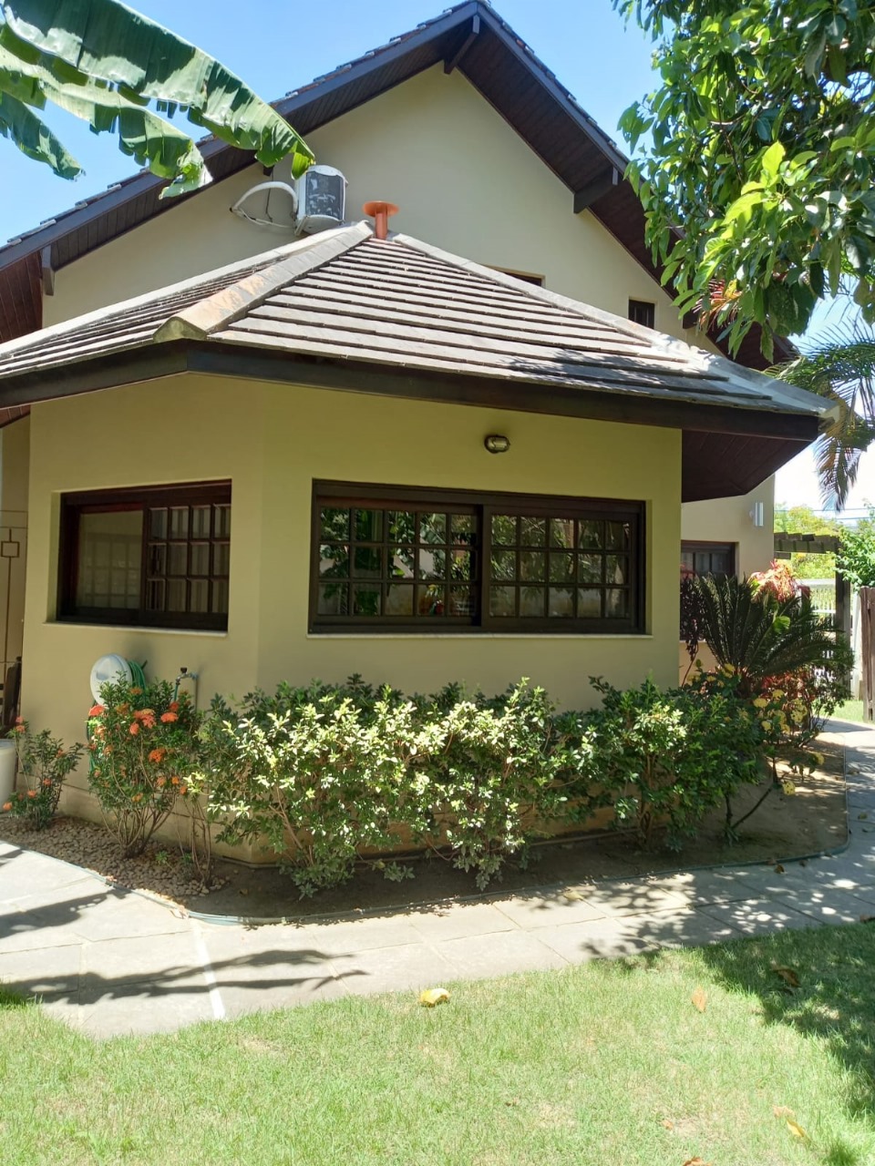 Vendo casa estilo europeu no condomínio Remanso do Paraíba. Campos dos Goytacazes, RJ.