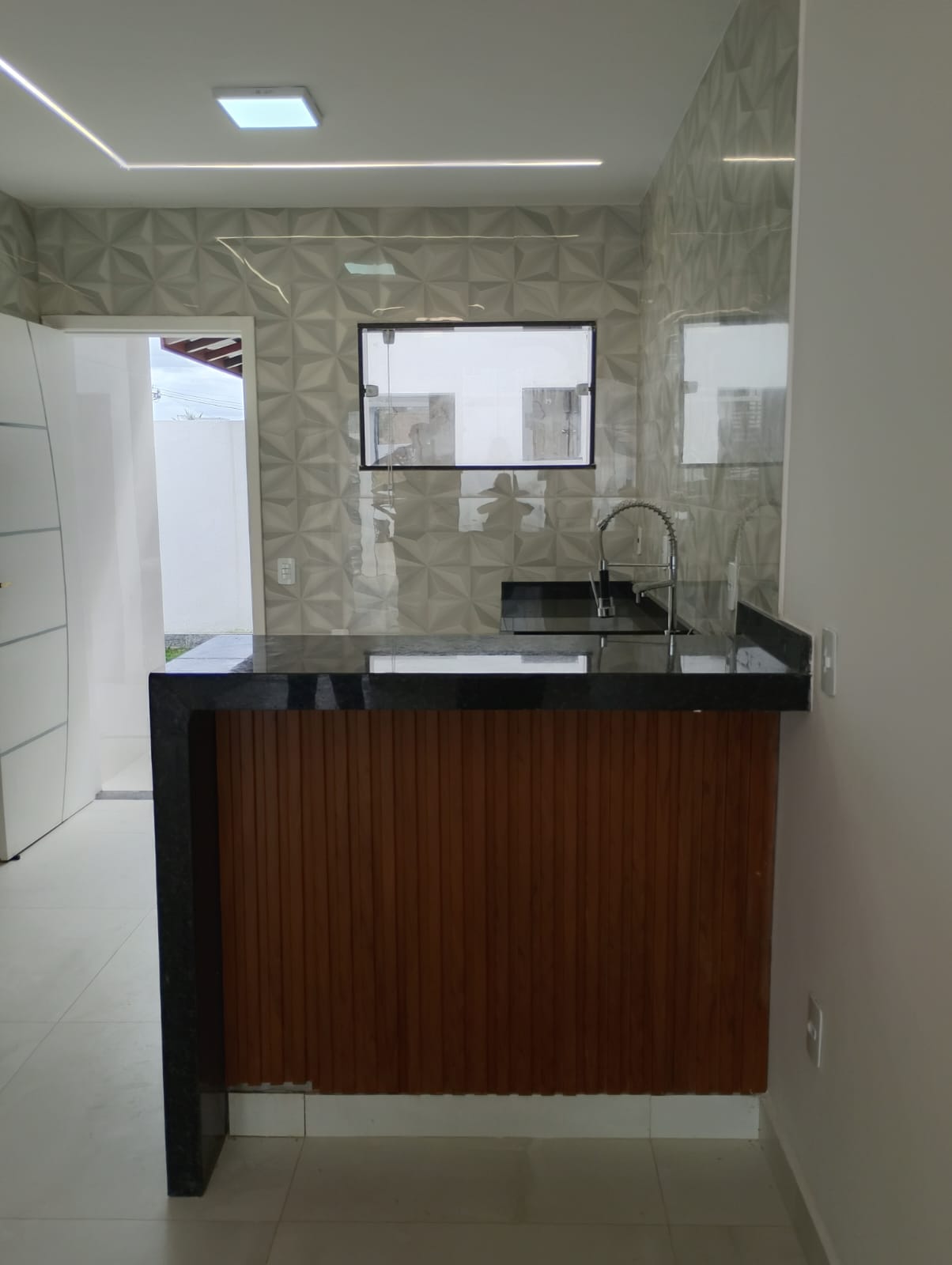 Casa linear com 2 suítes e área gourmet – Entrada facilitada