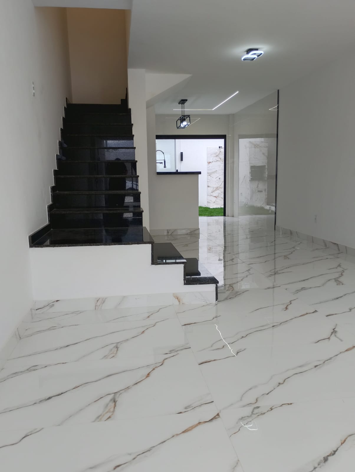 Casa duplex com 2 suítes amplas e acabamento de alto padrão