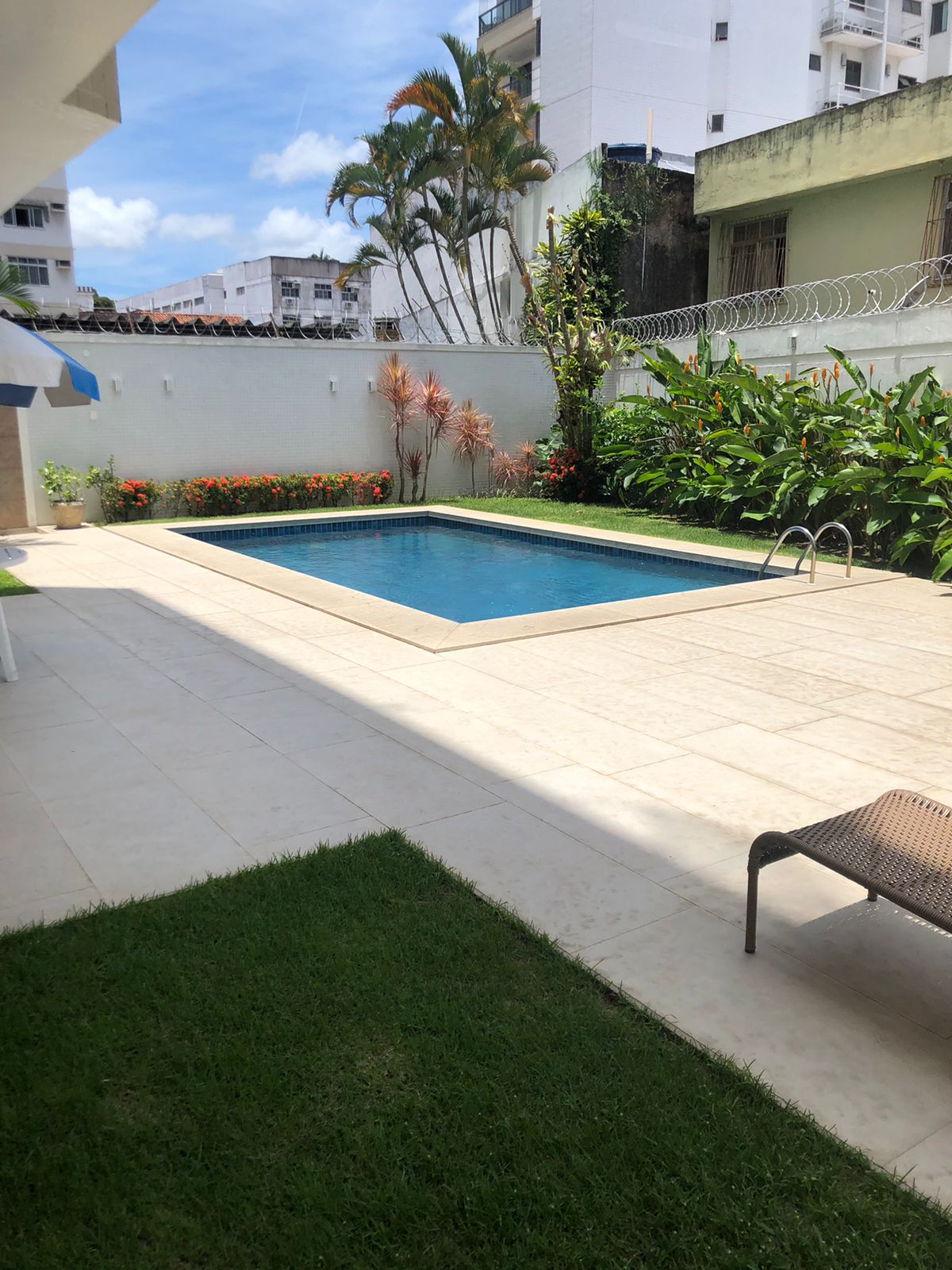Apartamento em Condomínio com 3 Quartos