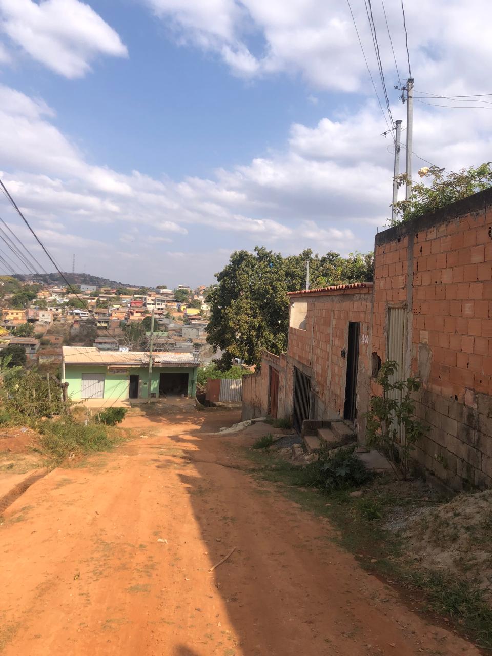 Ótimo imóvel a venda no bairro Fazenda Castro- Ribeirão das Neves - MG. 