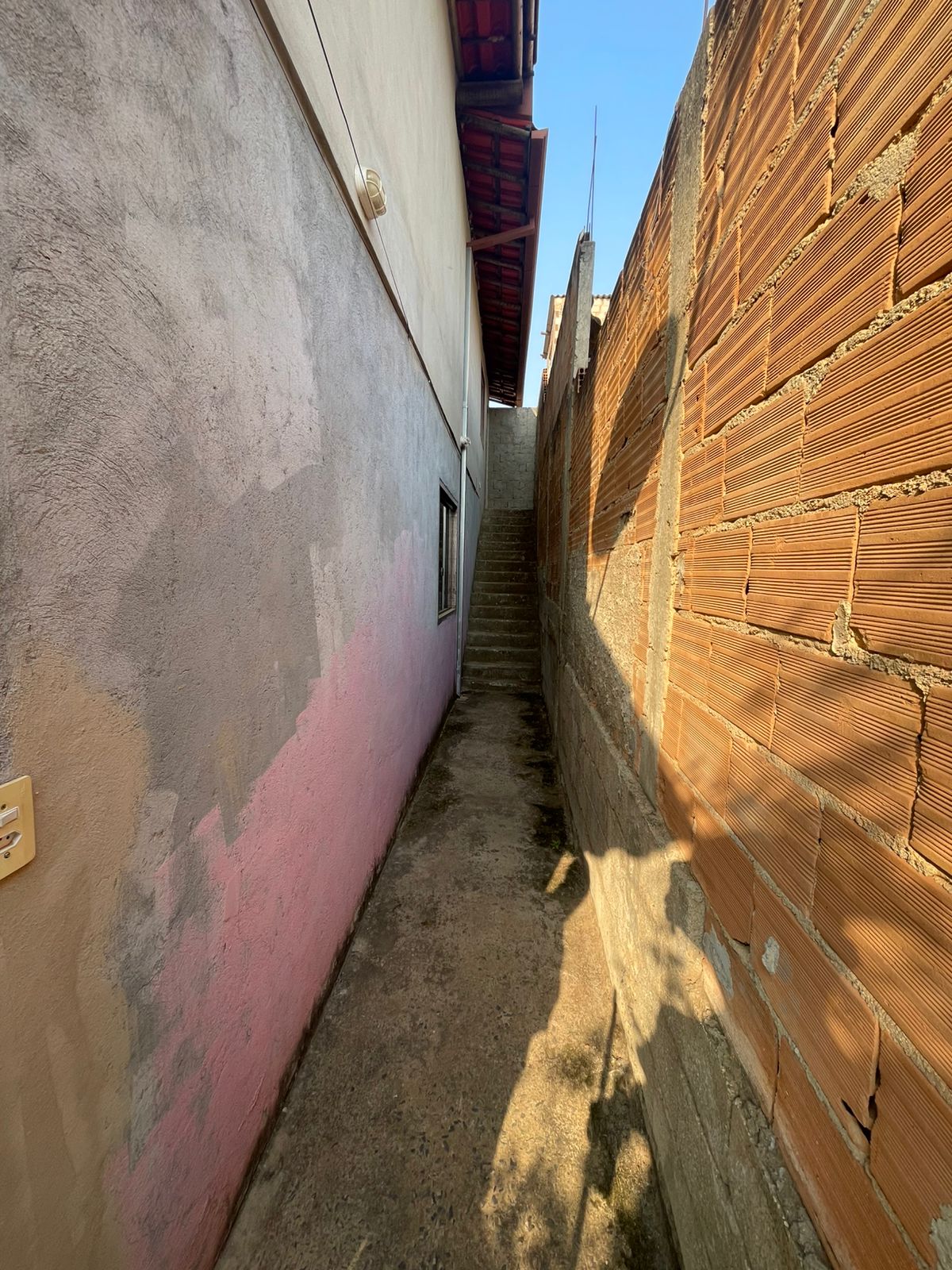 Ótimo imóvel a venda no bairro Fazenda Castro- Ribeirão das Neves - MG. 