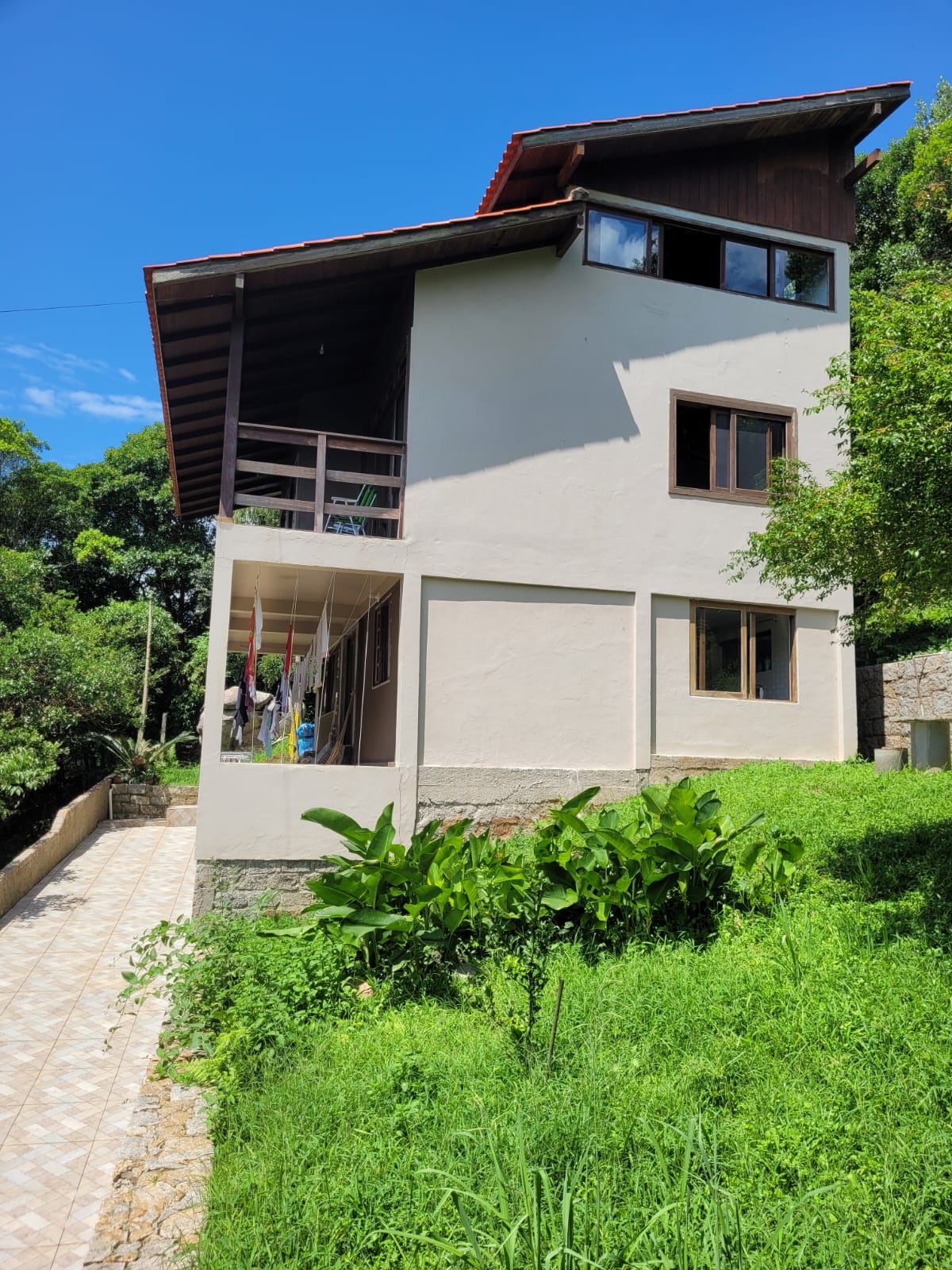 Linda casa na natureza exuberante na Caiacanga no Ribeirão da Ilha em Florianópolis.
