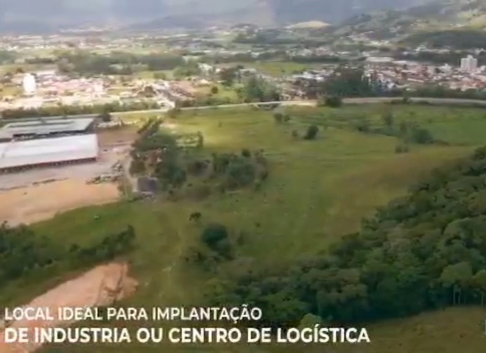 VENDO TERRENO COM AREA DE 173.885,81 M2, NA RODOVIA BR-282, KM 26, EM SANTO AMARO DA IMPERATRIZ, SC.